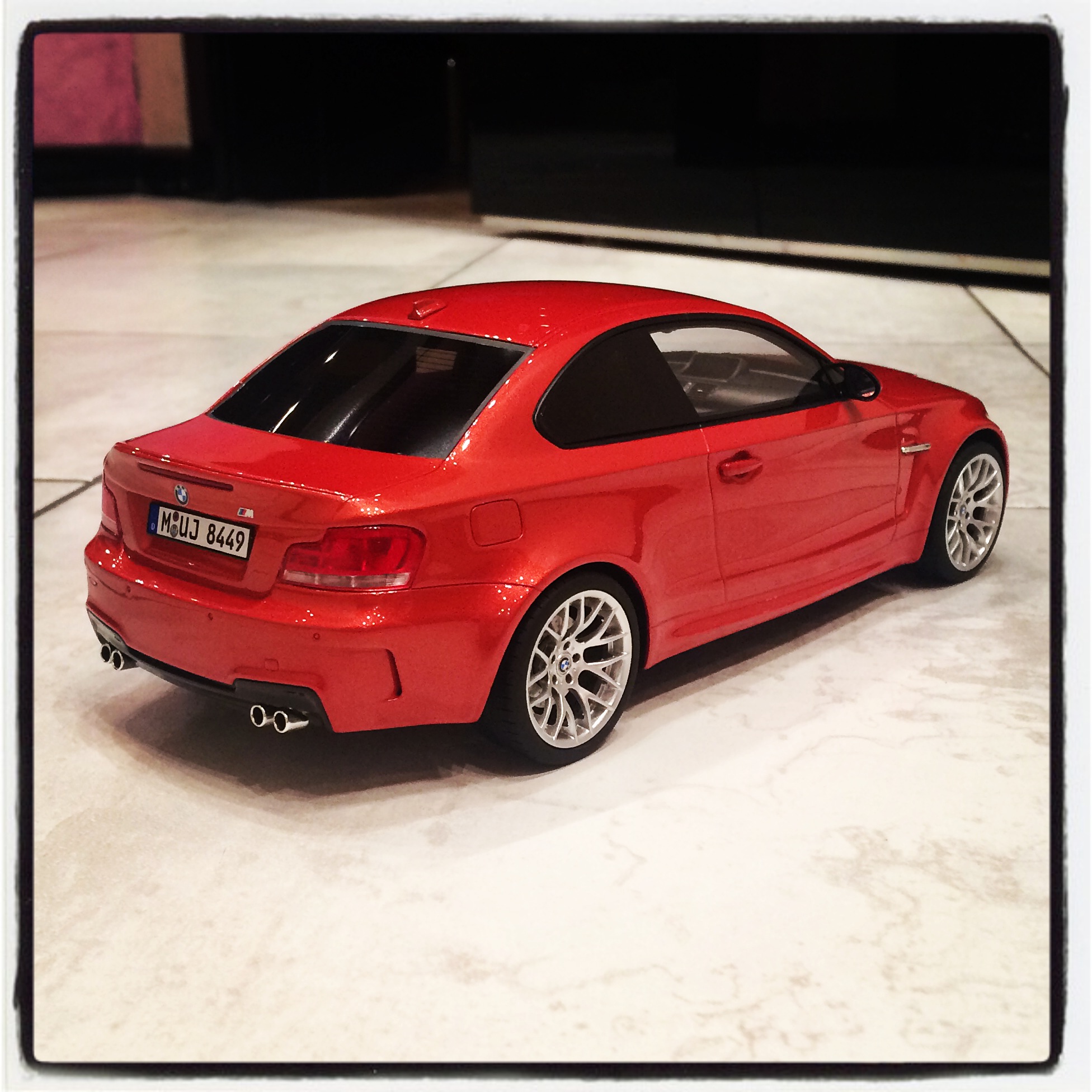 BMW 1M (E82) red, le 0725 of 1,000pcs. (gt spirit)