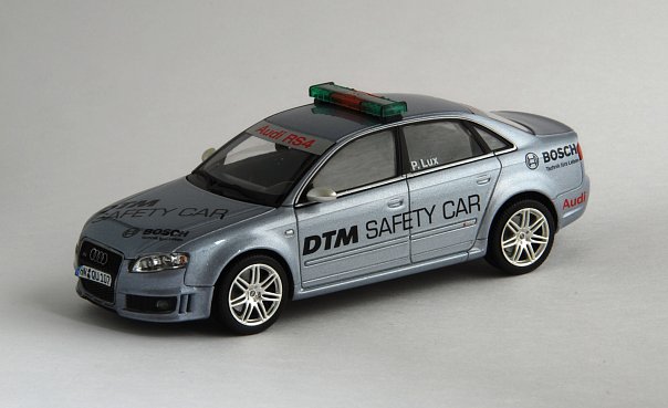 Audi RS4 DTM Safety Car 2005 (minichamps)
