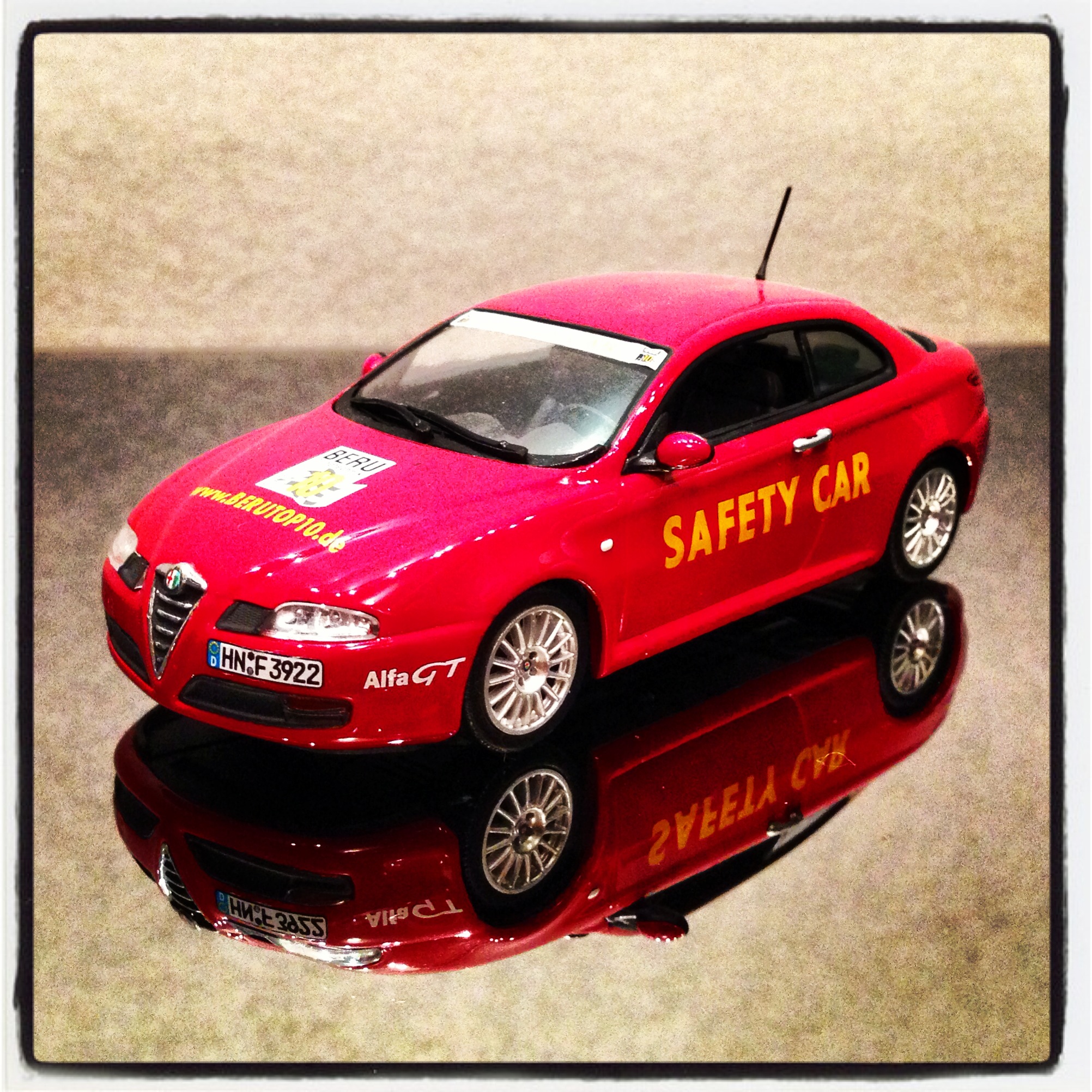 Alfa Romeo GT, BERU Top Ten Safety Car, le 1 of 1,344pcs. (minichamps)