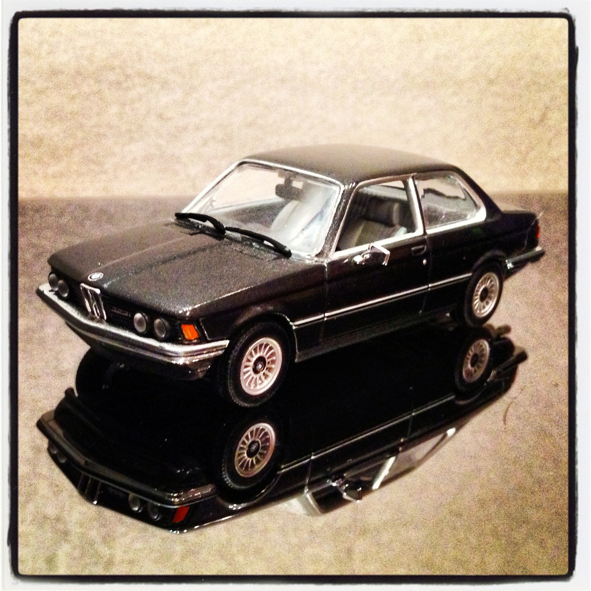 BMW 323i (E21) 1975-83, black, le 1 of 1,728pcs. (minichamps)