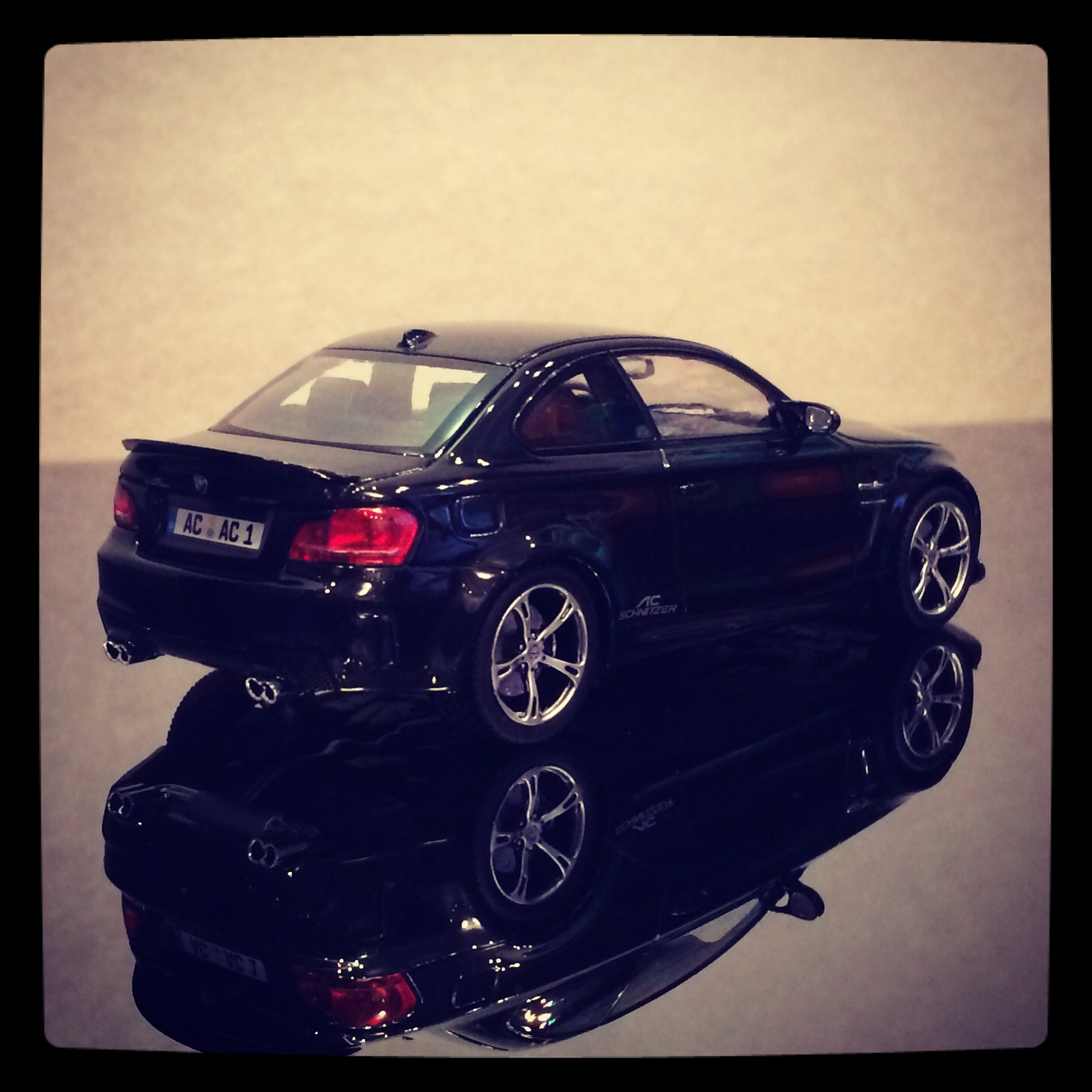 BMW 1M coupe (E82) black (minichamps)