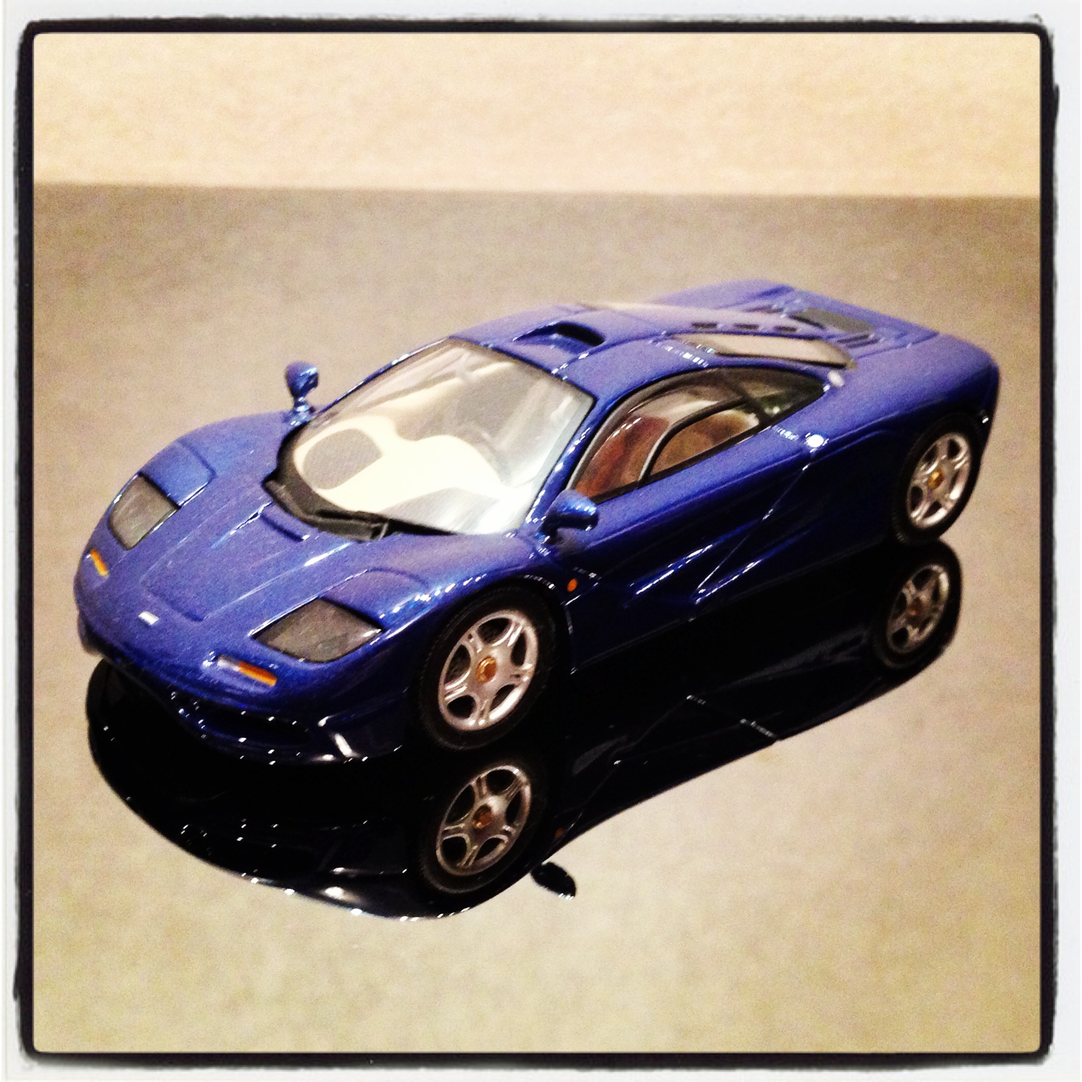 McLaren F1 GTR, Roadcar blue metallic, le 1 of 8,640pcs. (minichamps)