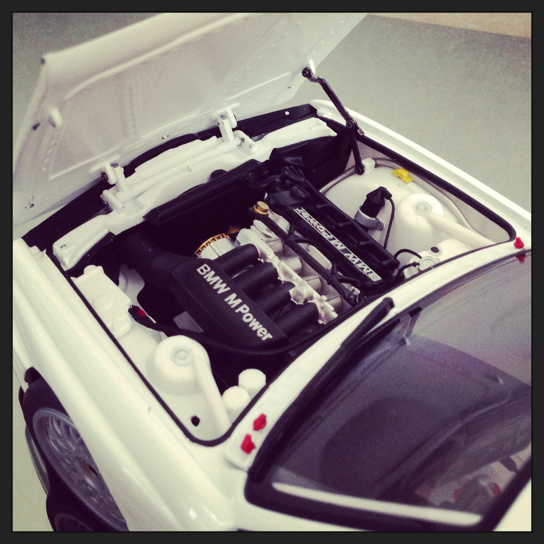 BMW M3 (E30) plain body version, white (autoart)