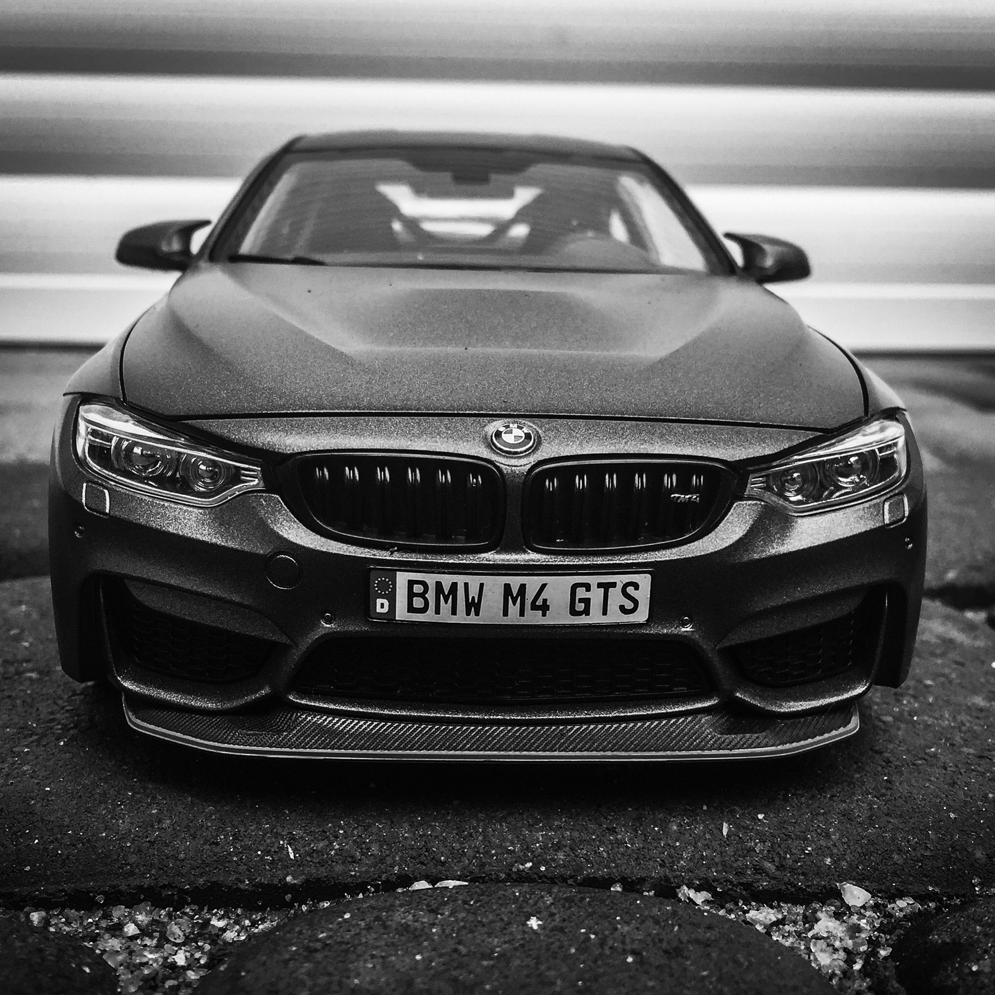 BMW M4 GTS (F82) frozen dark grey metallic (minichamps) 