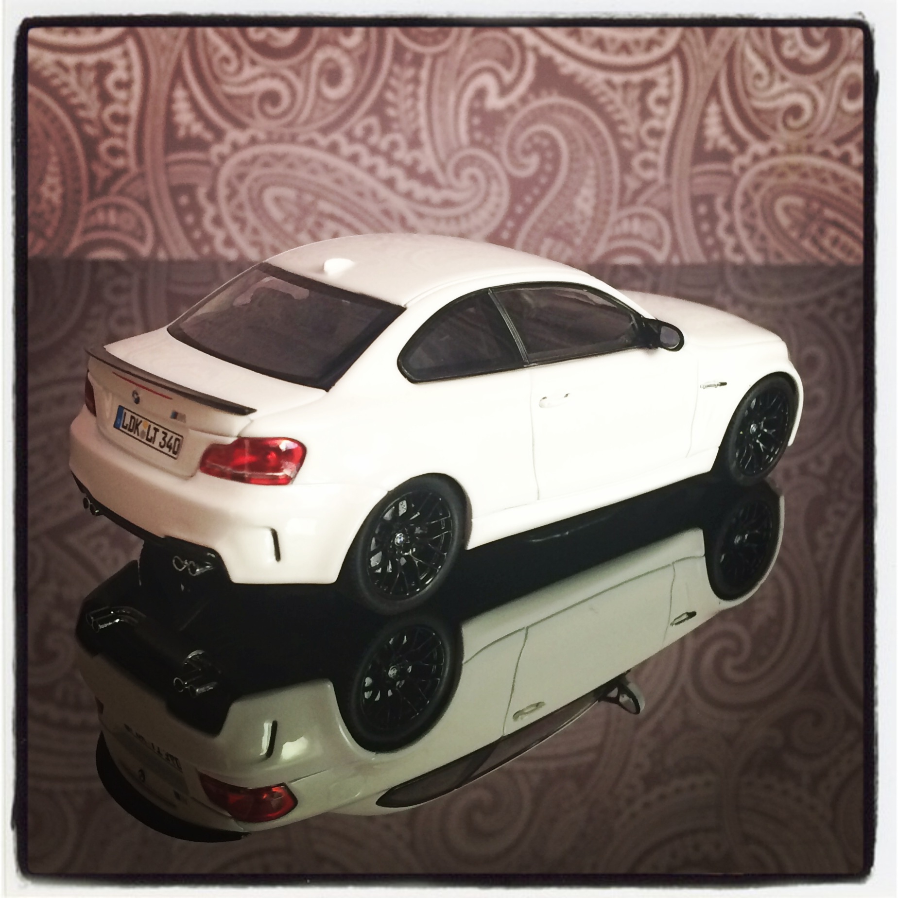 BMW 1M coupe (E82) white with spoiler, black rings (minichamps)