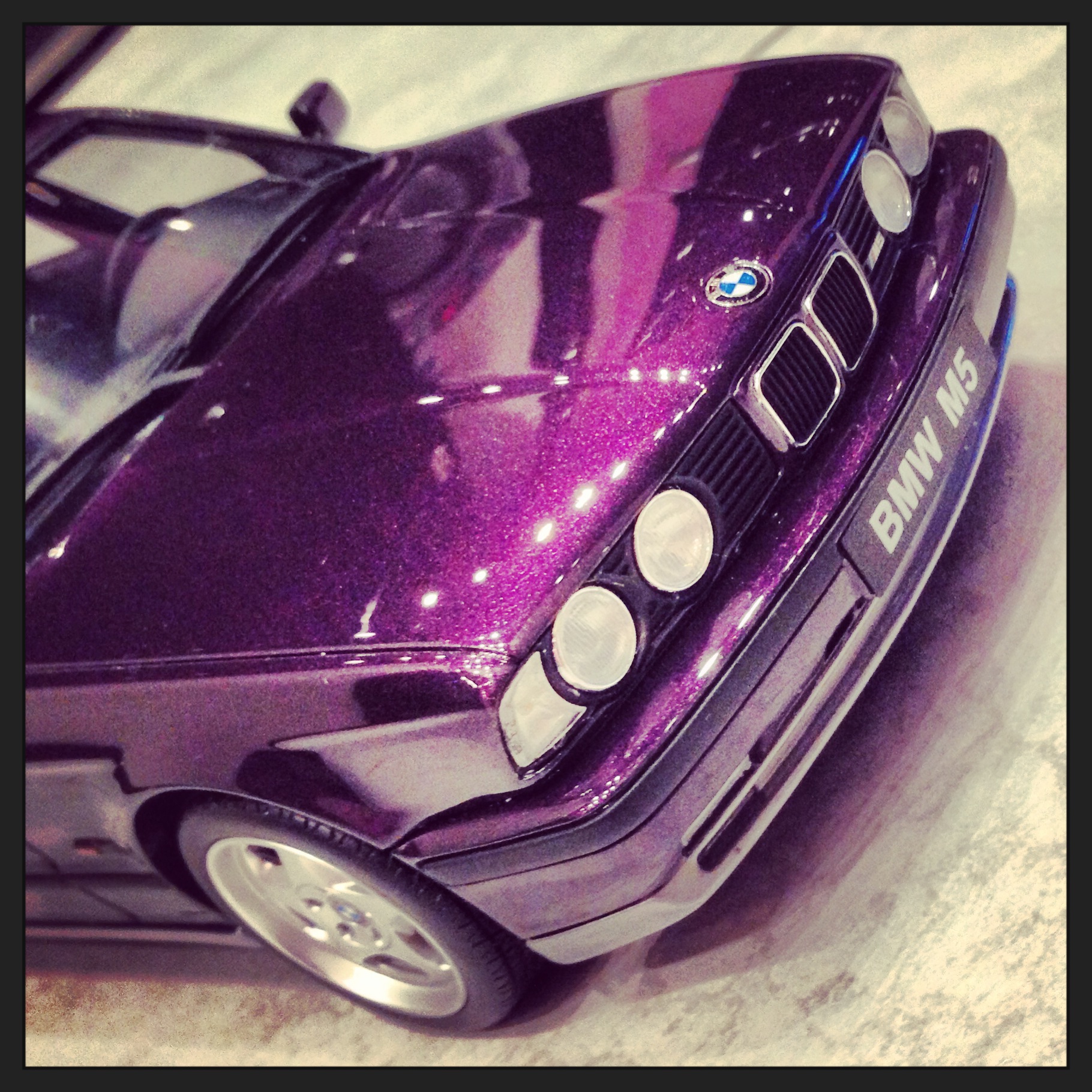 BMW M5 (E34) daytona violet, le 949 of 3,000pcs. (otto)