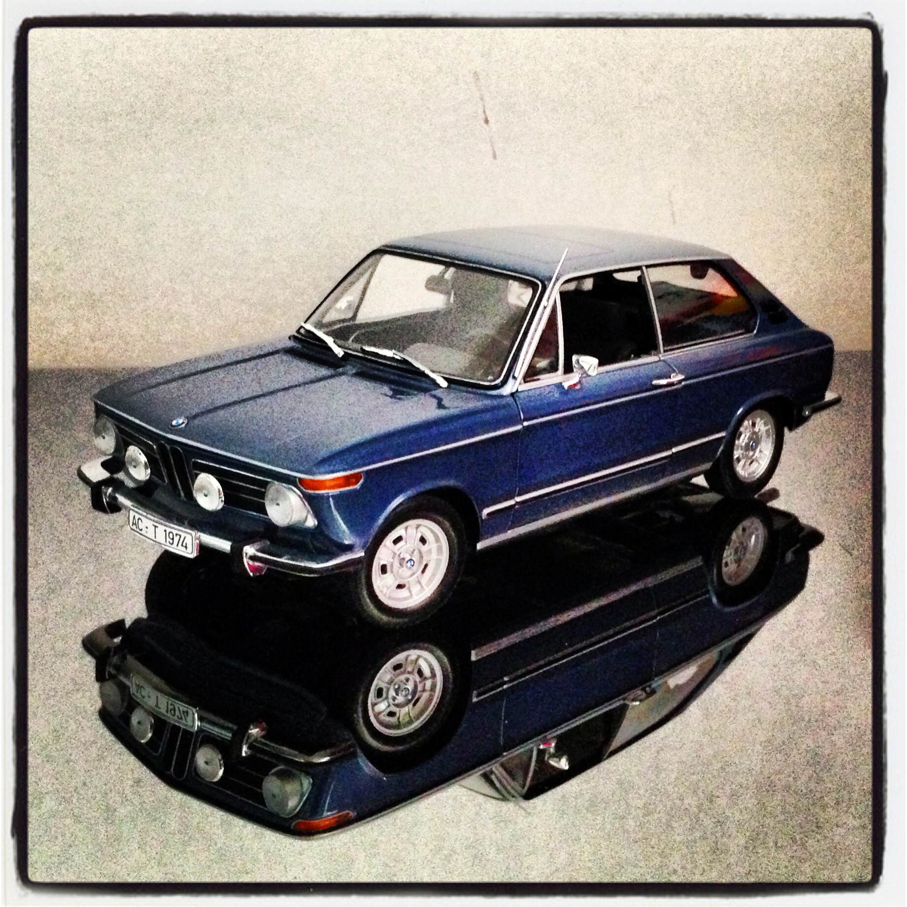BMW 2000 tii,  touring 1977, blue (minichamps)