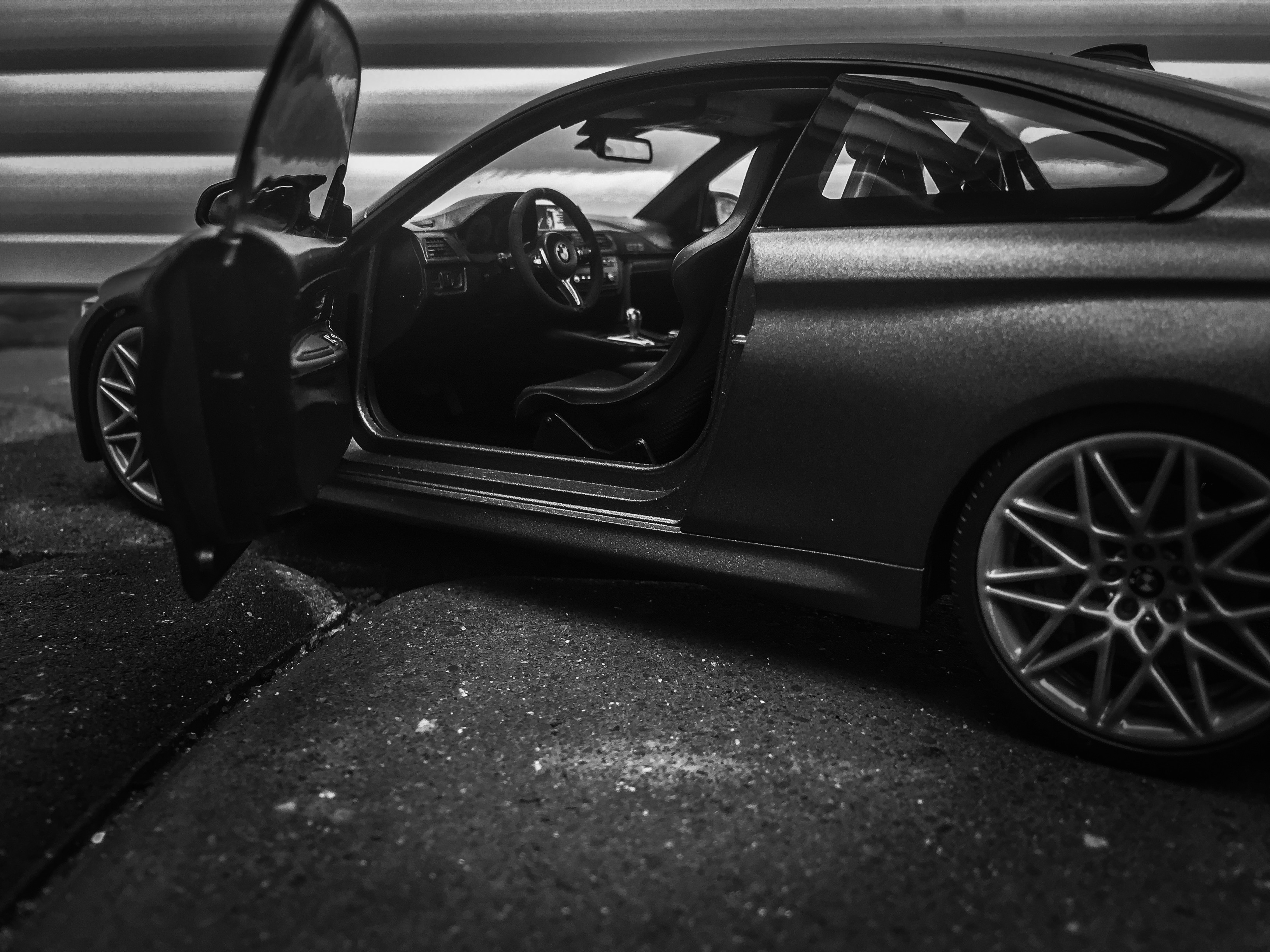 BMW M4 GTS (F82) frozen dark grey metallic (minichamps) 