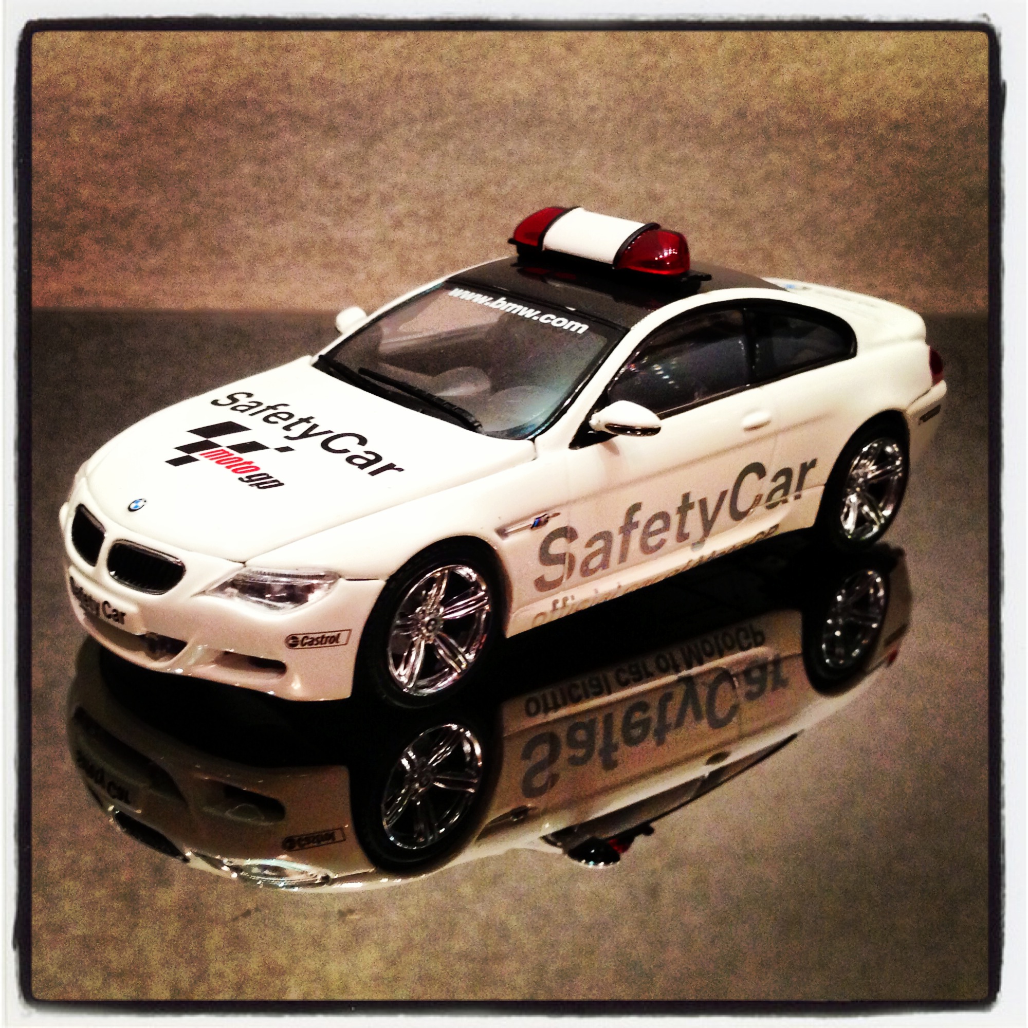 BMW M6 (E64) Moto GP Safety Car 2005 (kyosho)