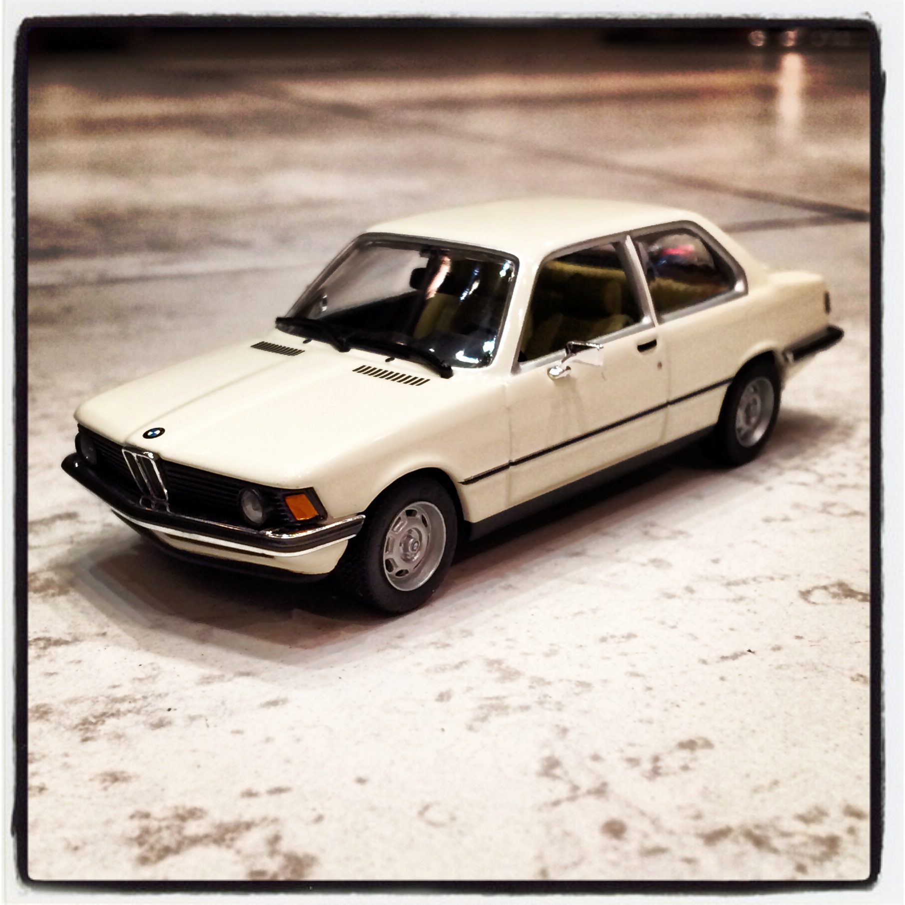 BMW 3 seris (E21) white (minichamps)